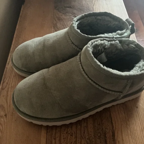 Ugg Ultra mini boot olive size 8 - Picture 7 of 7